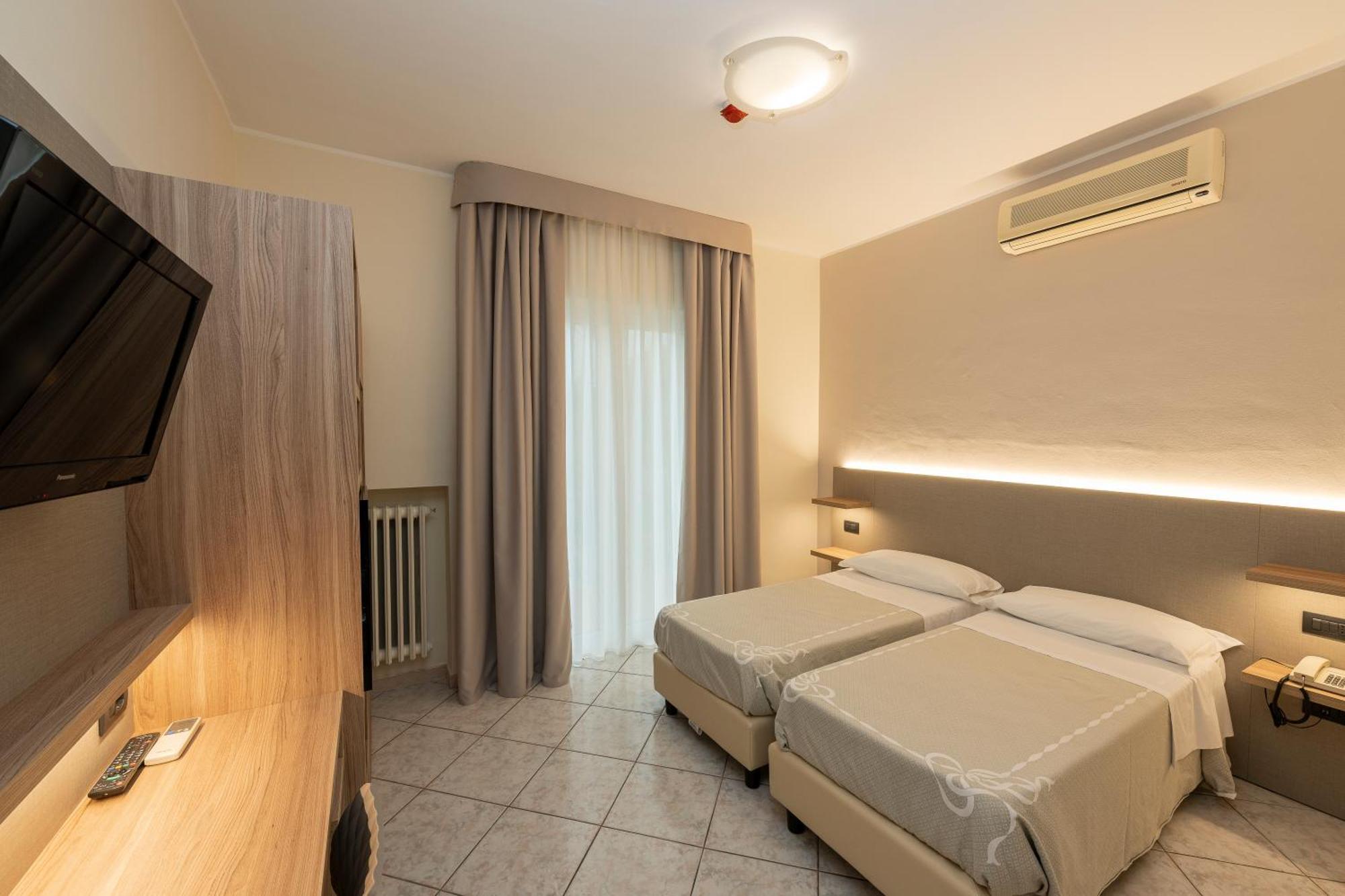 Hotel La Rotonda Cepagatti Екстериор снимка