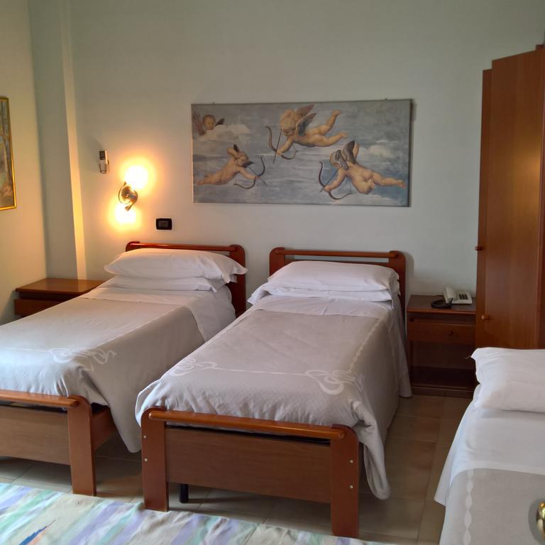 Hotel La Rotonda Cepagatti Екстериор снимка