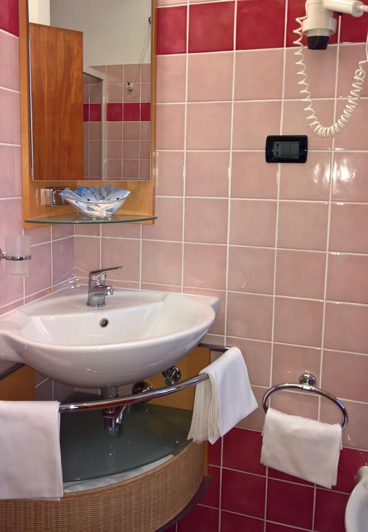Hotel La Rotonda Cepagatti Екстериор снимка