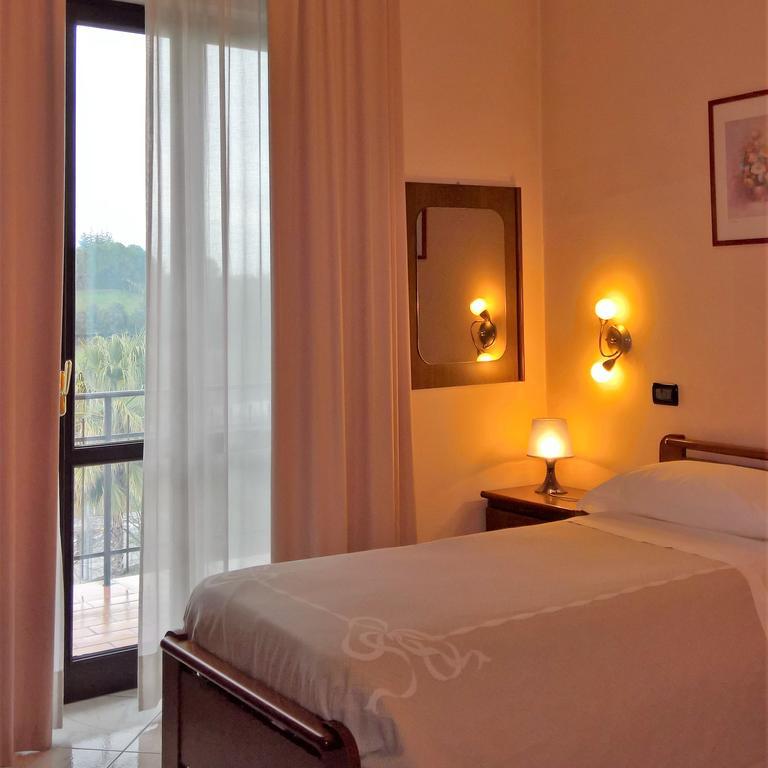 Hotel La Rotonda Cepagatti Екстериор снимка